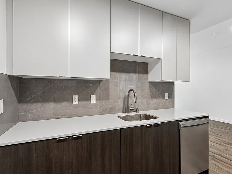 Maxwell Apartments — Photo 19