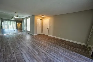 2 bed, 1002 sqft, $1,590 — Photo 4
