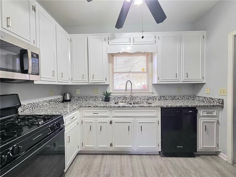1426 Cambridge Cmn — Photo 3