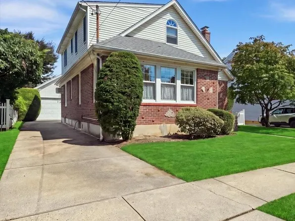 73 Chestnut Avenue, Floral Park, NY 11001