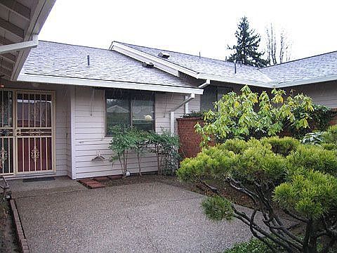 Private front courtyard