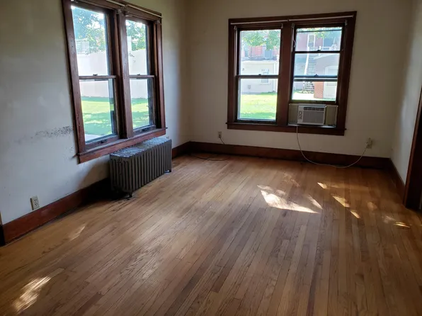 225 W 16th St #10, Davenport, IA 52803