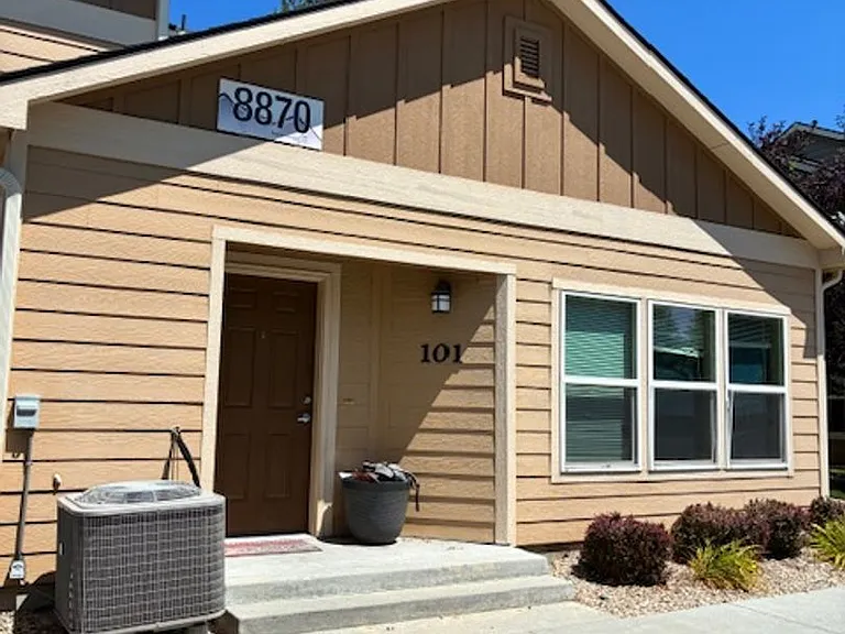 8870 W Shellie Ln — Photo 1