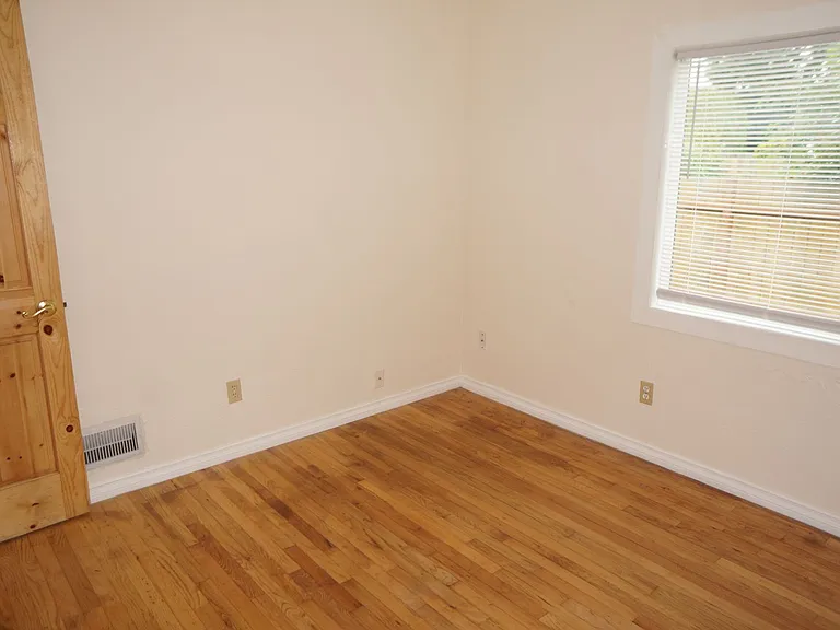 SAL4805 — Photo 12