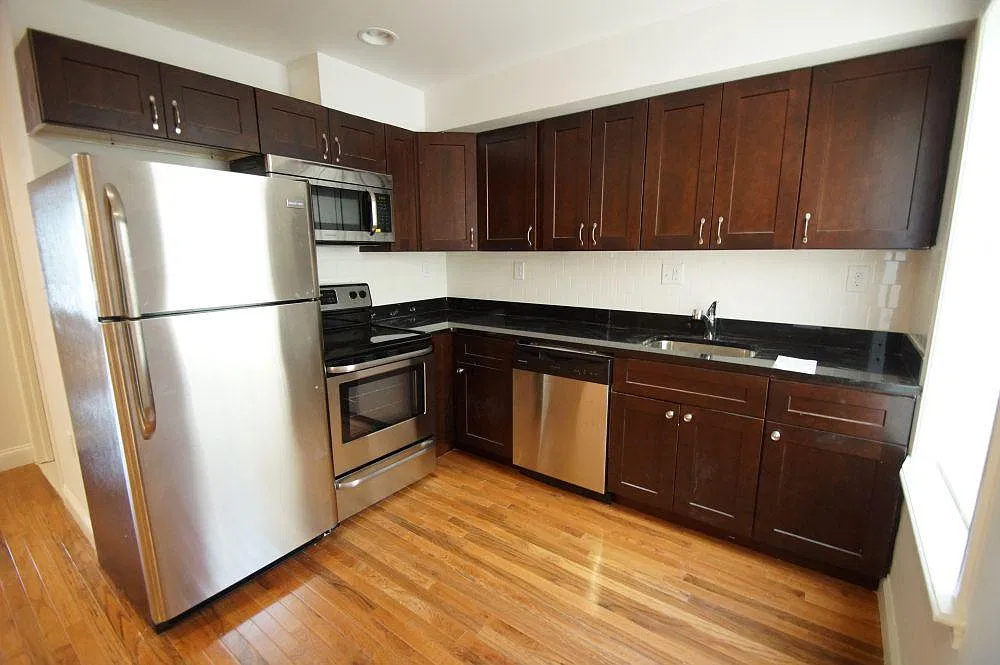 2 bed, 900 sqft, $1,300 — Photo 2