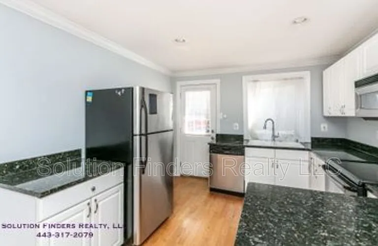 3403 Hudson St — Photo 6