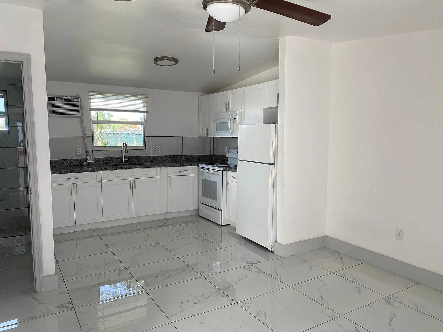 Studio, 1.0 bath, $1,575 — Photo 4