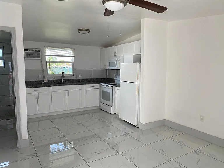 Studio, 1.0 bath, $1,575 — Photo 4