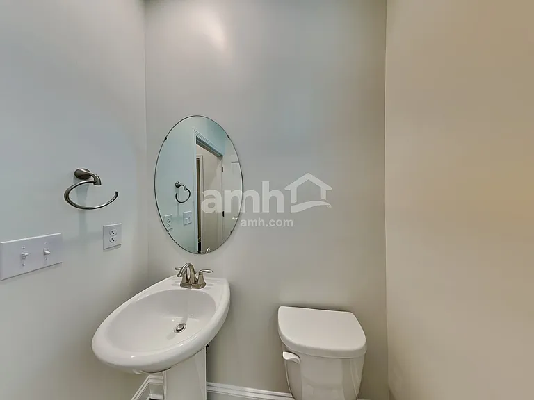 7325 Garrett Ct — Photo 10