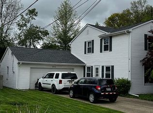 333 Parkway Dr, Berea, OH 44017