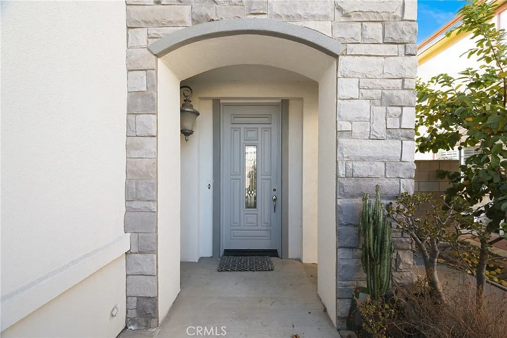 4 bed, 2191 sqft, $4,000 — Photo 2