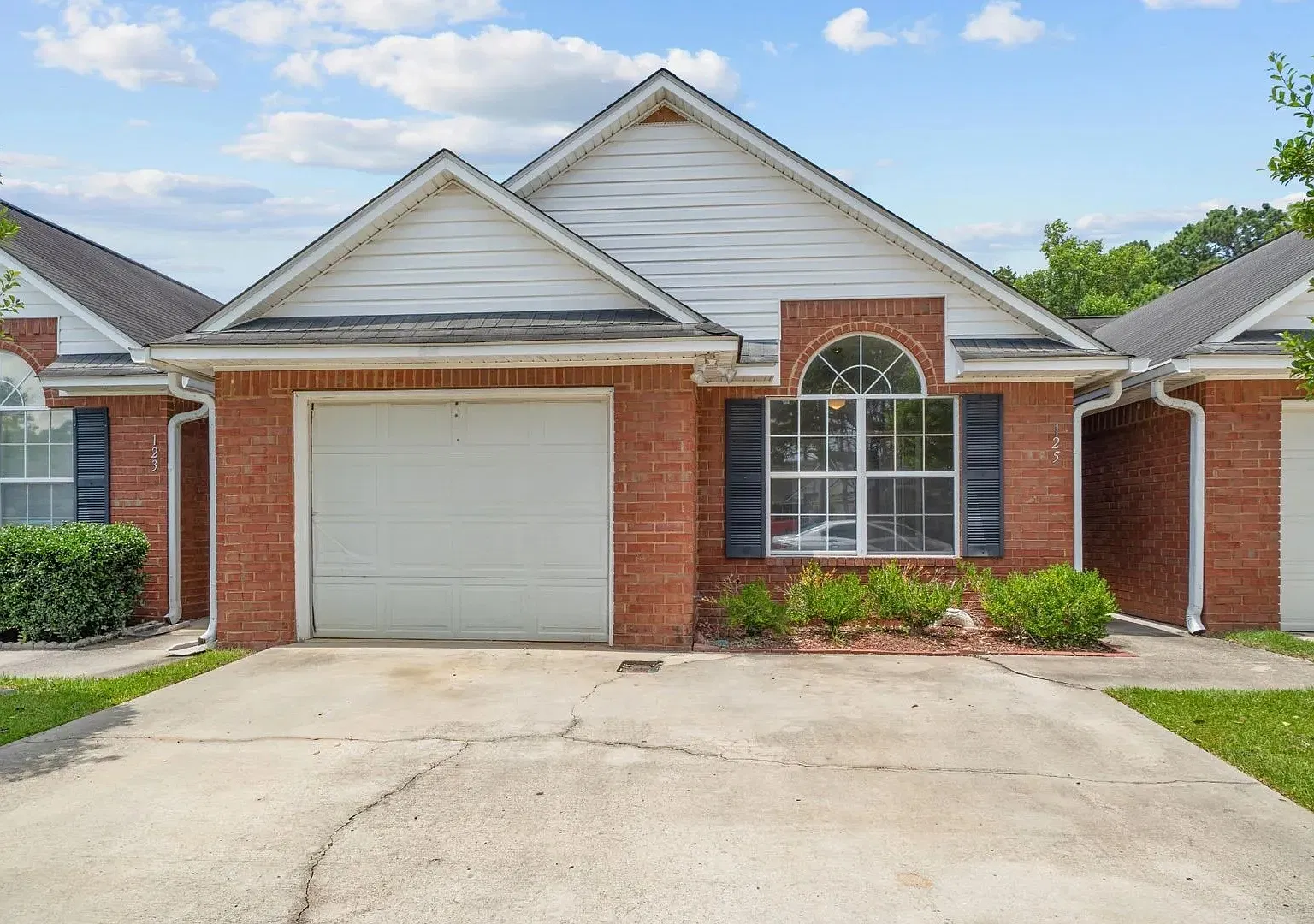 125 Town Park Dr — Photo 1