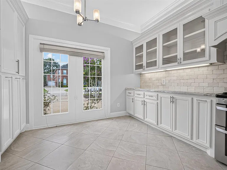 10310 Chevy Chase Dr — Photo 14