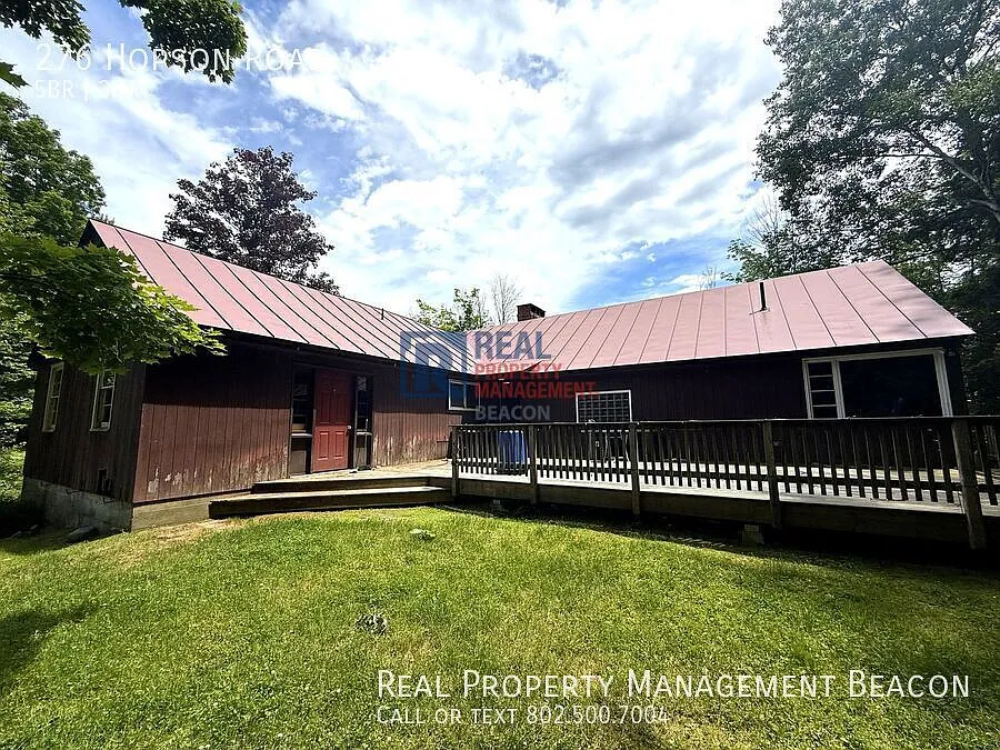 Norwich VT - 5 Bed, 2.5 Bath Partially Furnished House - $6000 plus utilities — Photo 2