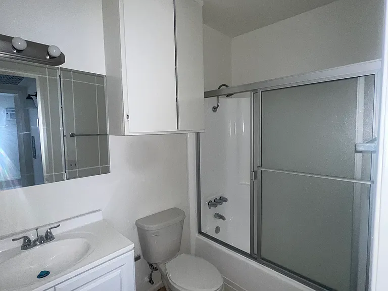 Lennox Lanai Apartments — Photo 25