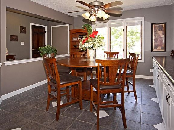 4th image of 10676 Karen Dr