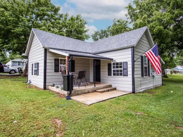 223 E Cleveland Avenue, Walnut Grove, MO 65770