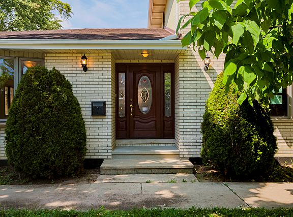 2nd image of 2345 S Lombard Ave