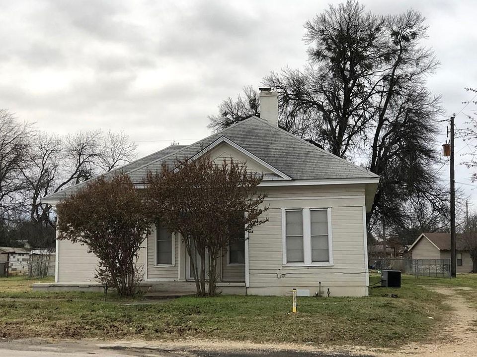 1st image of 209 W Avenue C