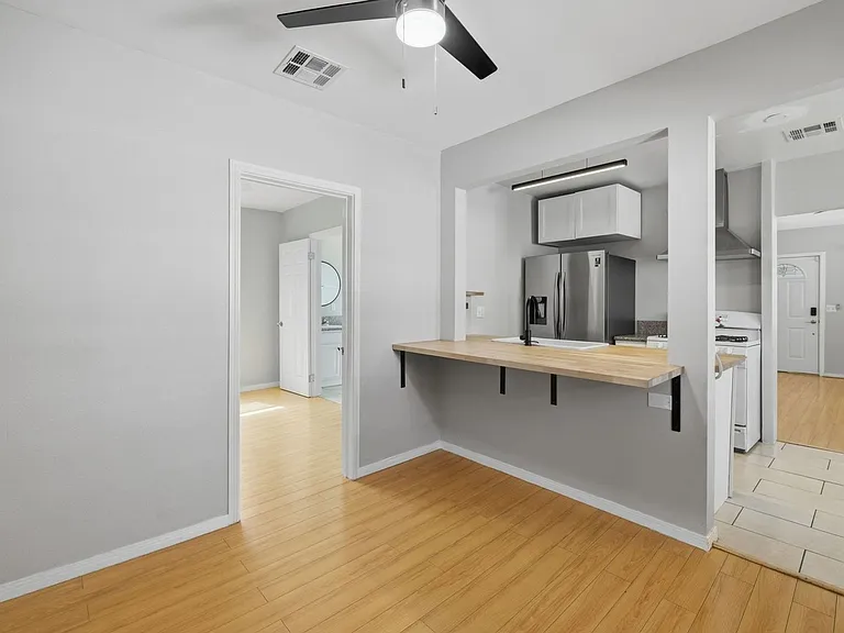 10412 Eldora Ave — Photo 2
