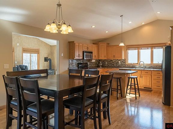5th image of 422 Owl Ln