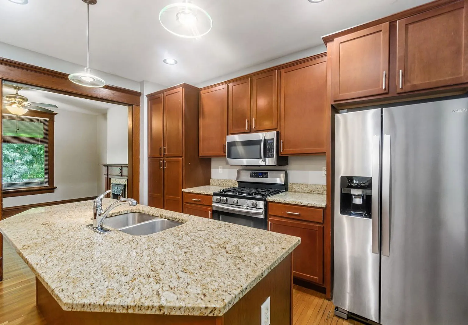 3 bed, 1.0 bath, $1,945 — Photo 4