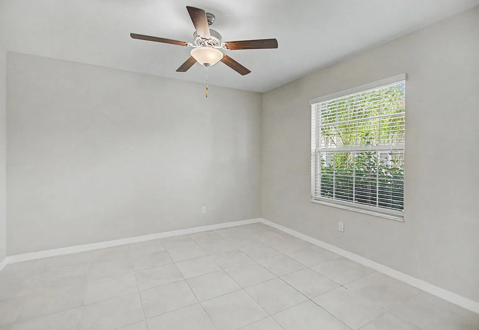 4 bed, 2.5 bath, 2584 sqft, $2,700 — Photo 4