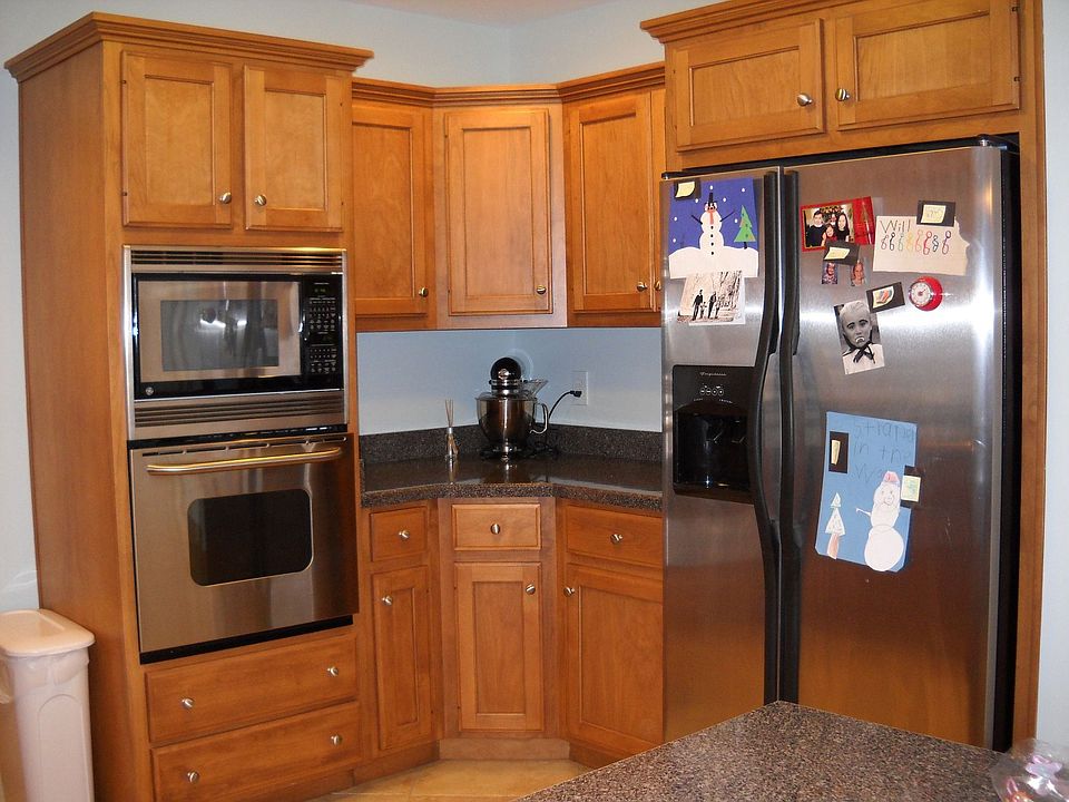 kitchen cabinets/appliances