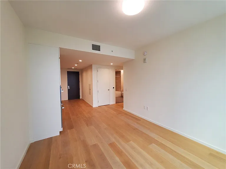 877 Francisco #3003 — Photo 5
