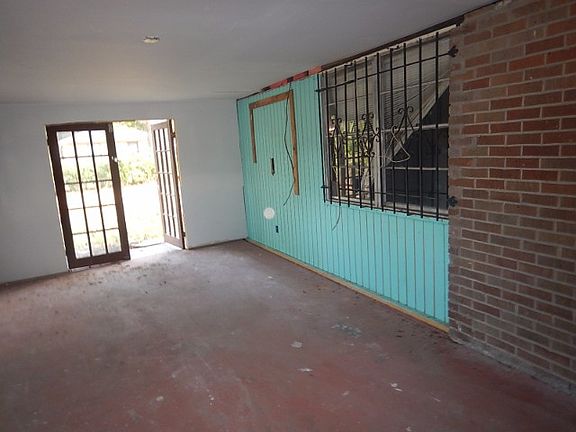 4th image of 1038 Michael St