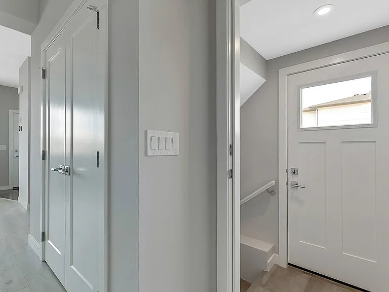 146 Creekside Dr SW #UPPER — Photo 31