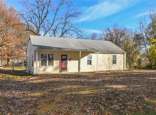 13607 Botts Rd, Grandview, MO 64030