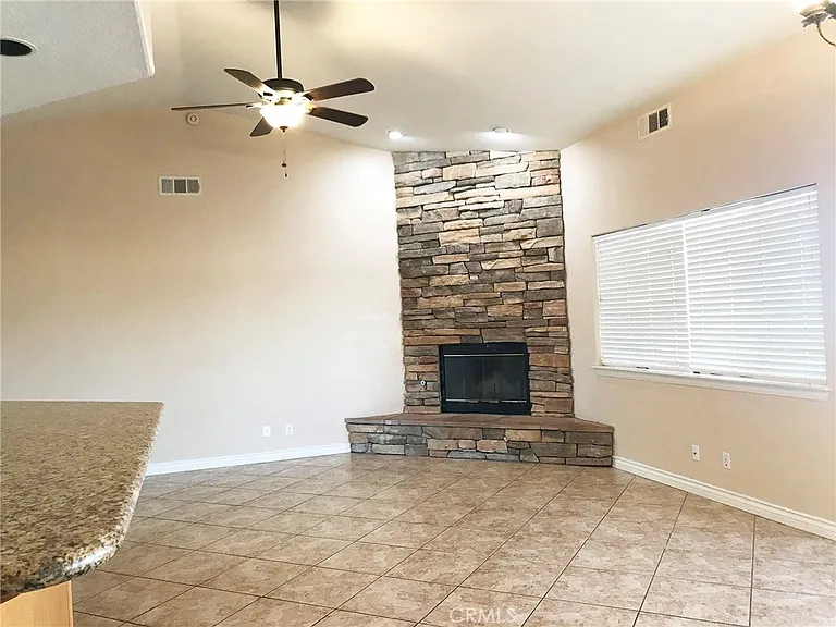 26438 Edgewater Ln — Photo 4