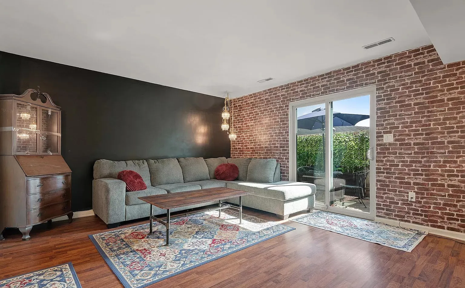 2 bed, 1224 sqft, $2,200 — Photo 3