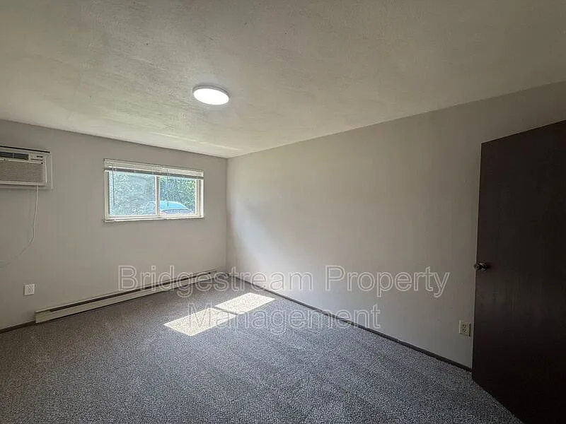2 bed, 1.0 bath, $895 — Photo 3