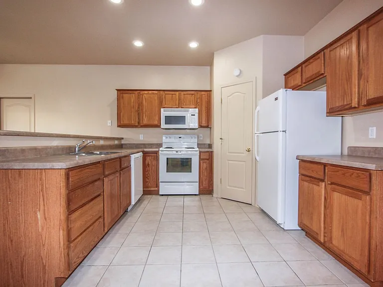 4400 N Phillip Dr — Photo 8