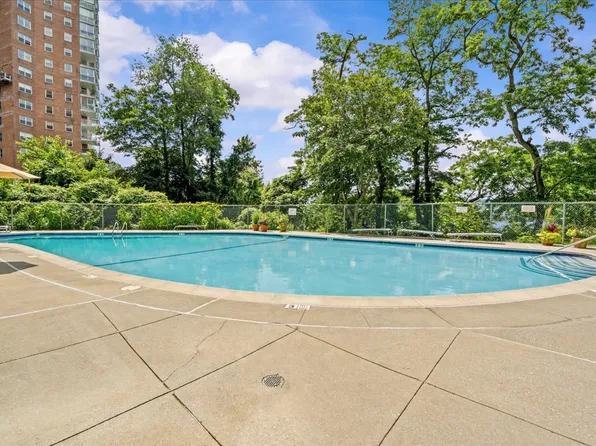 2727 Palisade Avenue image 18 of 22