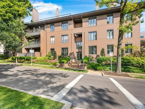 202 N Brentwood Blvd APT 1C, Saint Louis, MO 63105