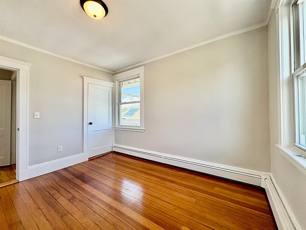3 bed, 1.0 bath, 1170 sqft, $2,650 — Photo 4