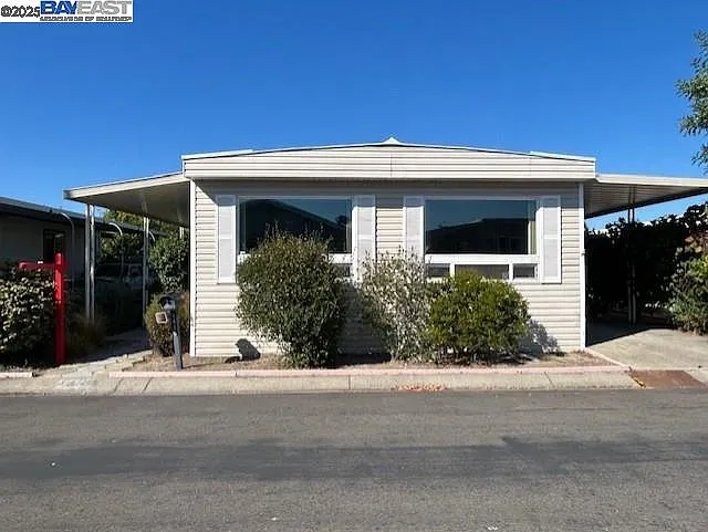 1439 Almeria Dr photo 1