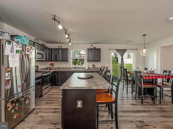 5th image of 40 Chatham Cir