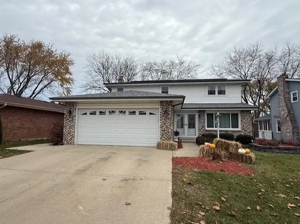 969 Dearborn Cir, Carol Stream, IL 60188
