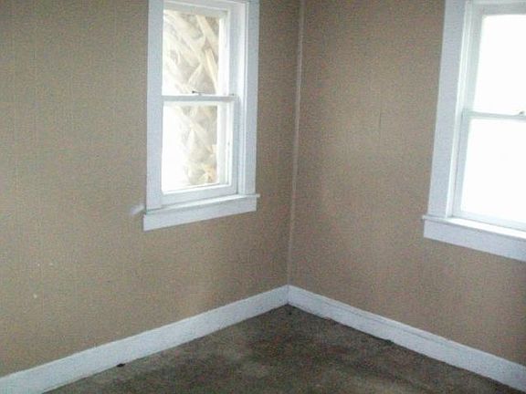 4th image of 1302 E Louisiana Ave