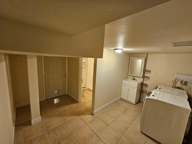 6306 SW 30th Ave — Photo 11