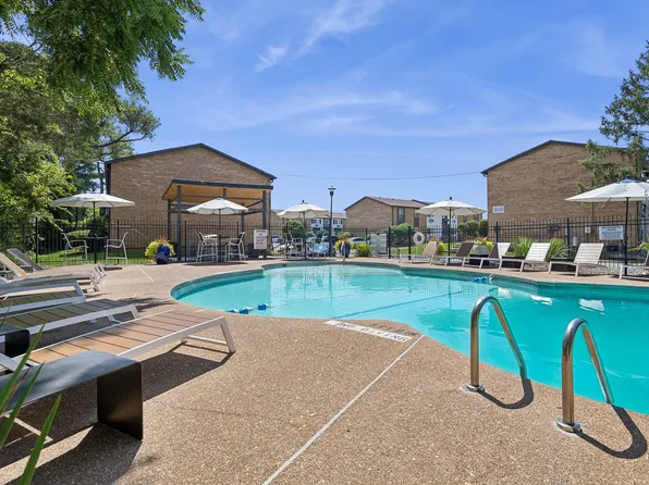 ReNew on Blues Apartments & Townhomes