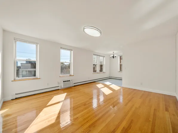 280 Undercliff Avenue image 5 of 23