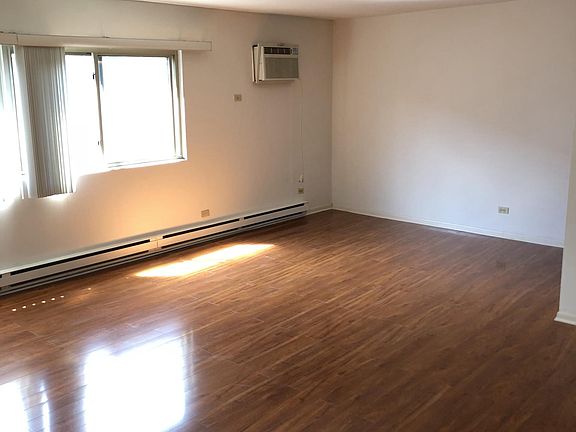 3rd image of 1471 Ashland Ave APT 1