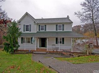 77 Locust Blvd, Lake Ronkonkoma, NY 11779