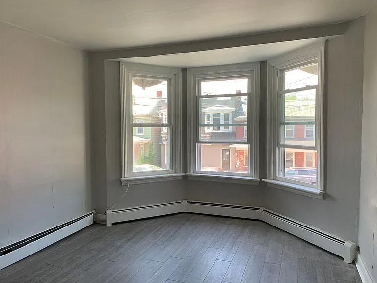 238 E King St — Photo 7