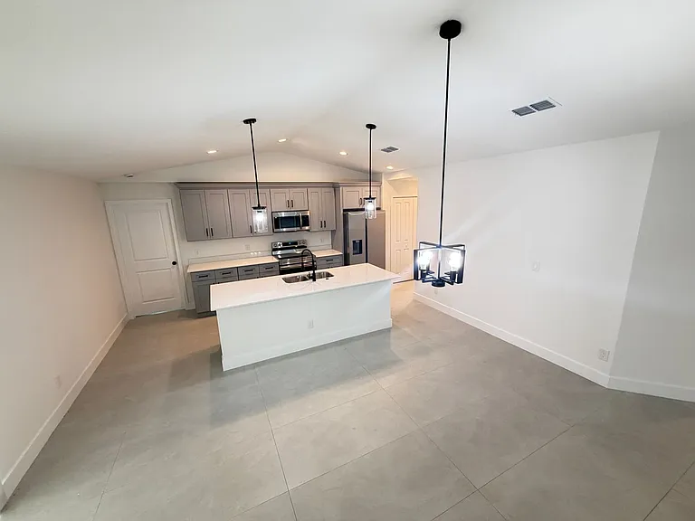 2614 Palomar Ave SE — Photo 9